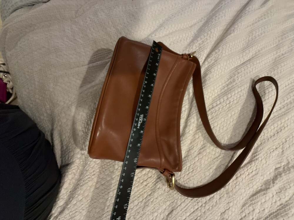 Vintage Coach Leather Shoulder Bag in British Tan - Picture 8 of 12